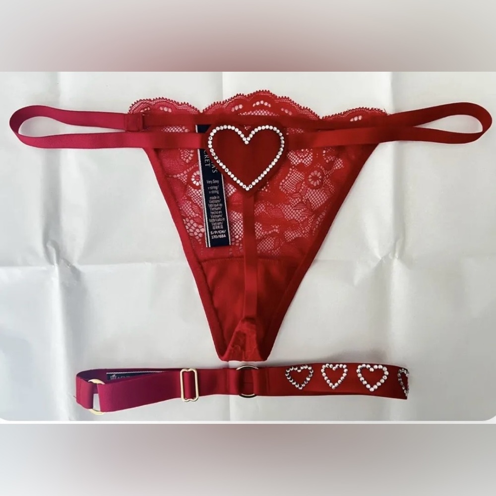 Victoria's Secret Very Sexy
Heartbreaker V-String & Leg Garter
Large & medium